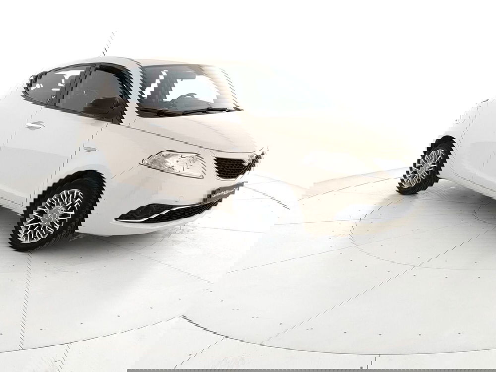 Lancia Ypsilon usata a Caserta (3)