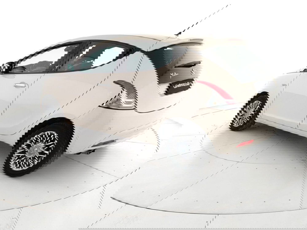 Lancia Ypsilon usata a Caserta (6)