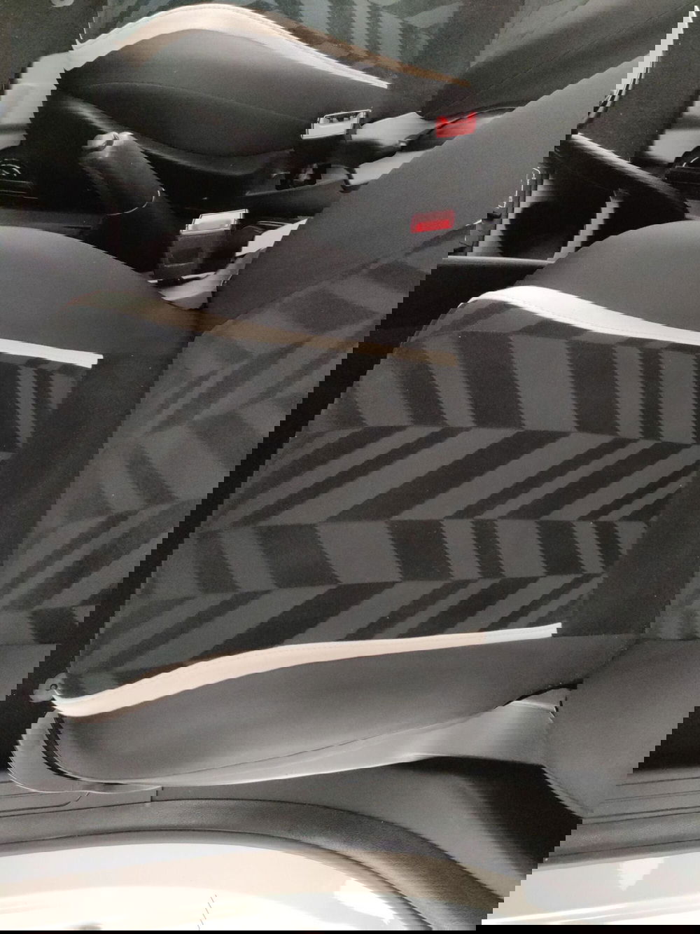 Lancia Ypsilon usata a Caserta (8)