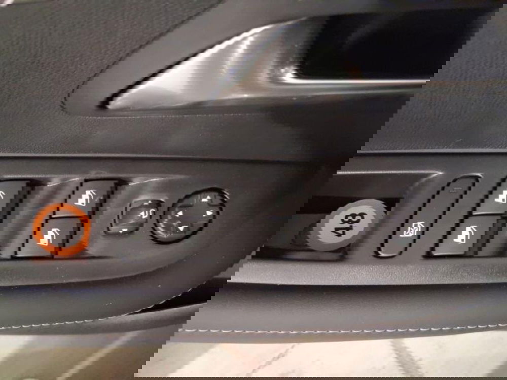 Peugeot 208 nuova a Genova (12)