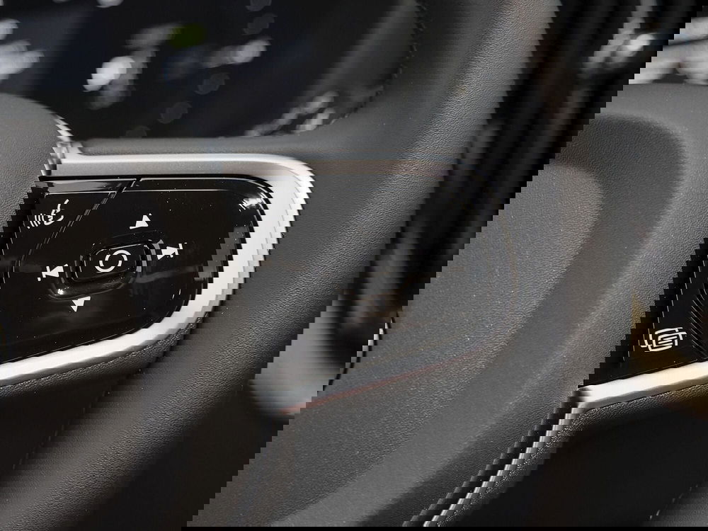 Volvo XC60 nuova a Prato (11)