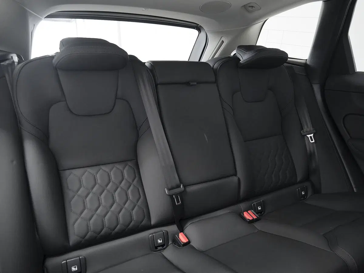 Volvo XC60 nuova a Prato (18)