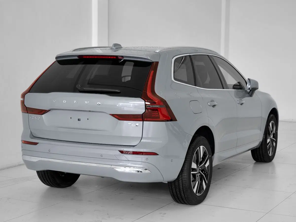 Volvo XC60 nuova a Prato (8)