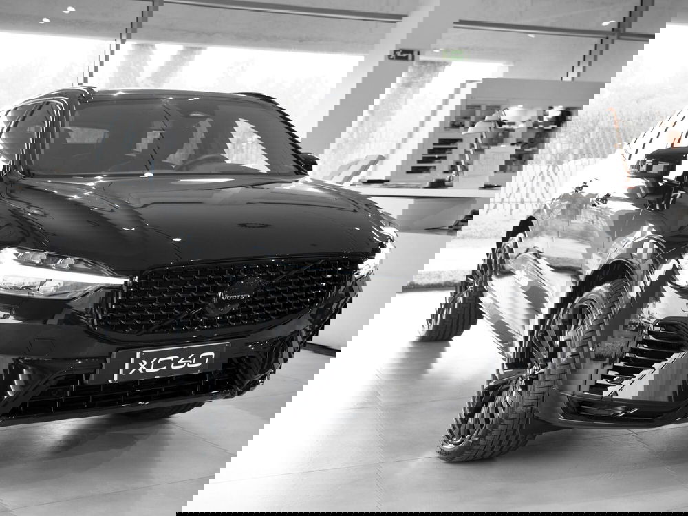 Volvo XC60 nuova a Prato