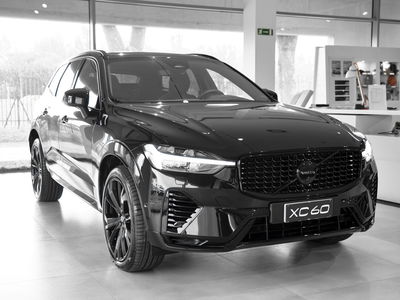 Volvo XC60 T6 Recharge AWD Plug-in Hybrid automatico Plus Bright nuova a Prato