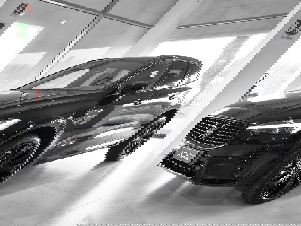 Volvo XC60 nuova a Prato (3)