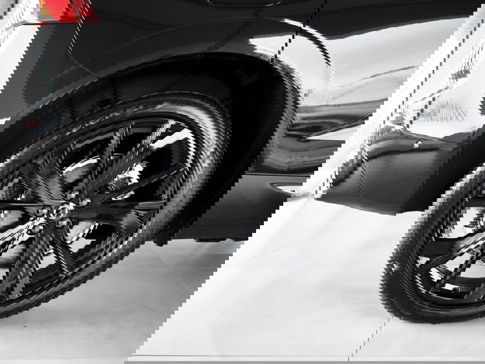 Volvo XC60 nuova a Prato (4)