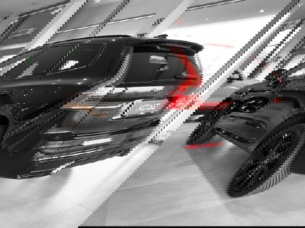 Volvo XC60 nuova a Prato (5)