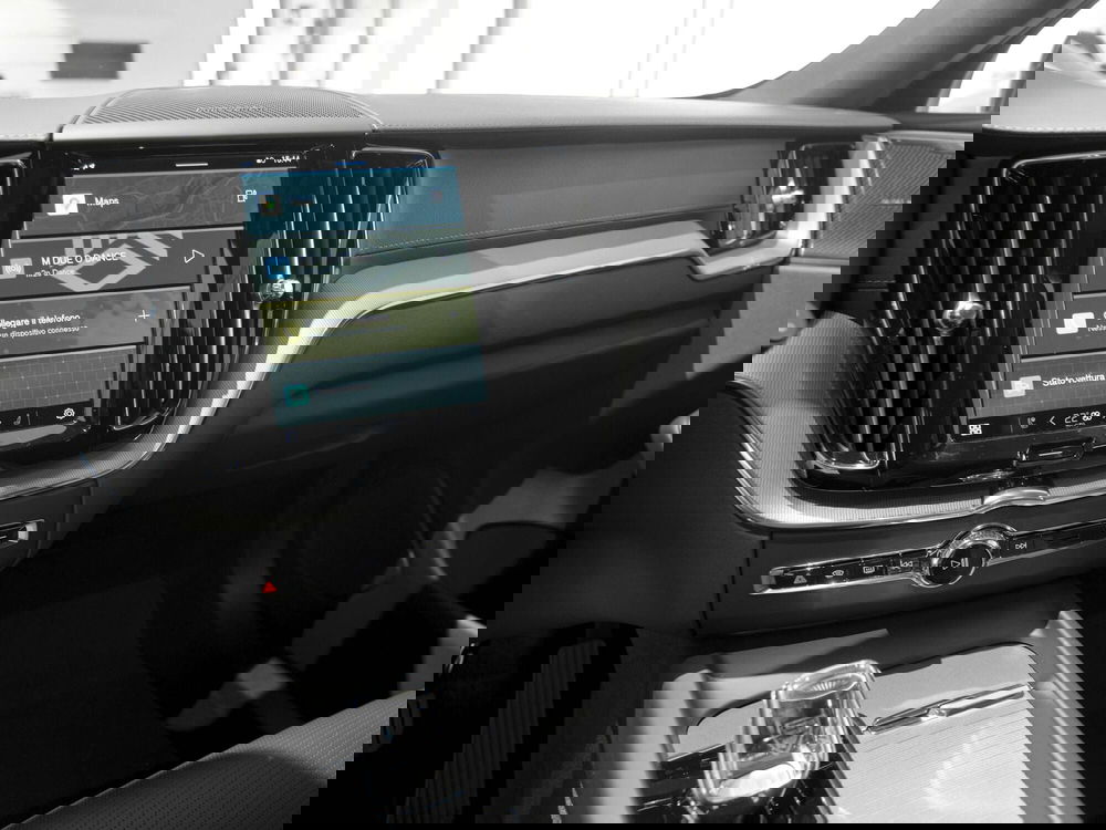 Volvo XC60 nuova a Prato (9)