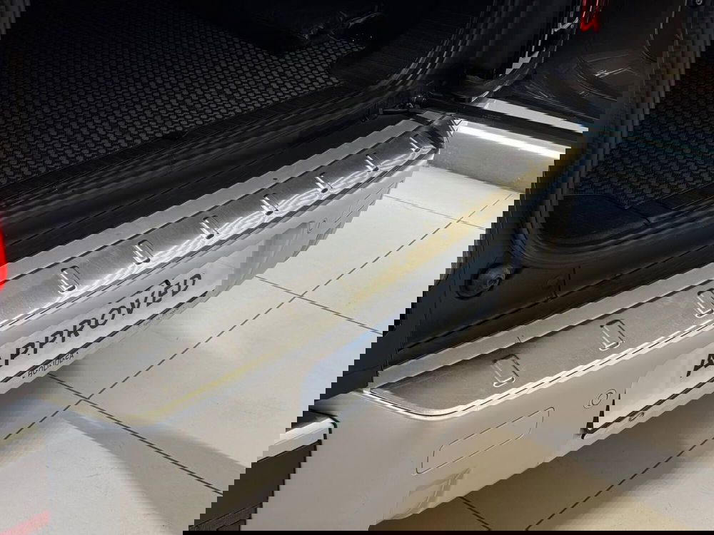 Land Rover Defender usata a Savona (14)