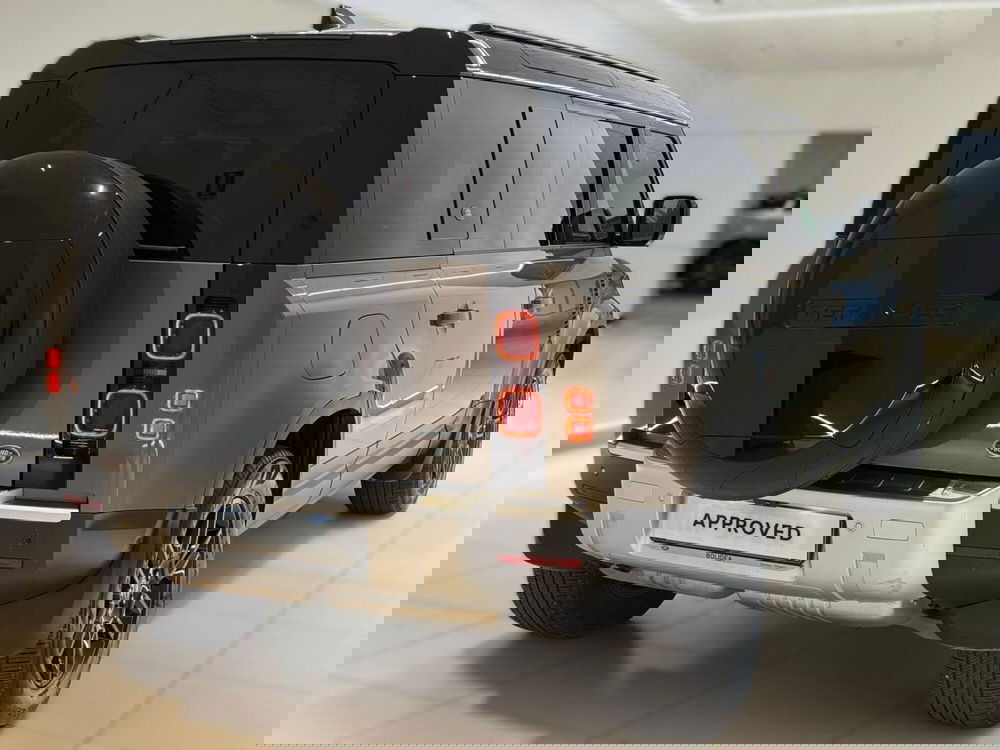 Land Rover Defender usata a Savona (2)