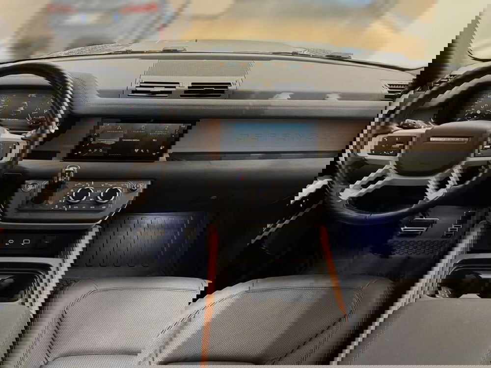 Land Rover Defender usata a Savona (4)