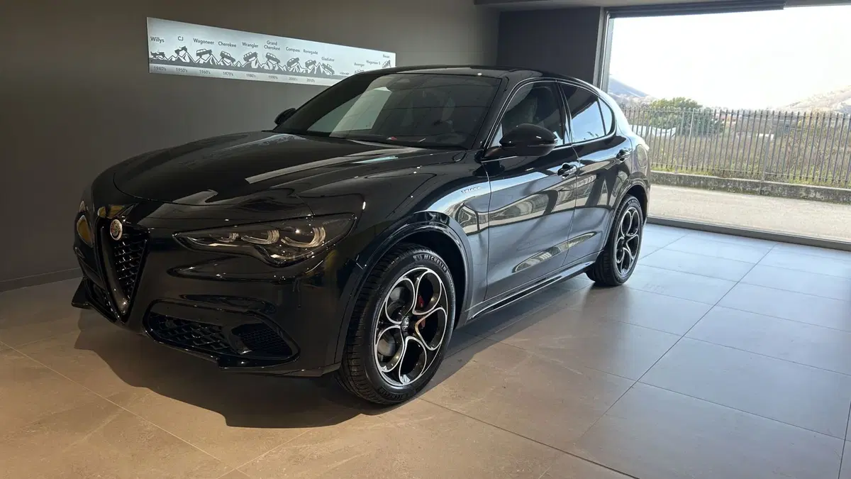 Alfa Romeo Stelvio nuova a Benevento