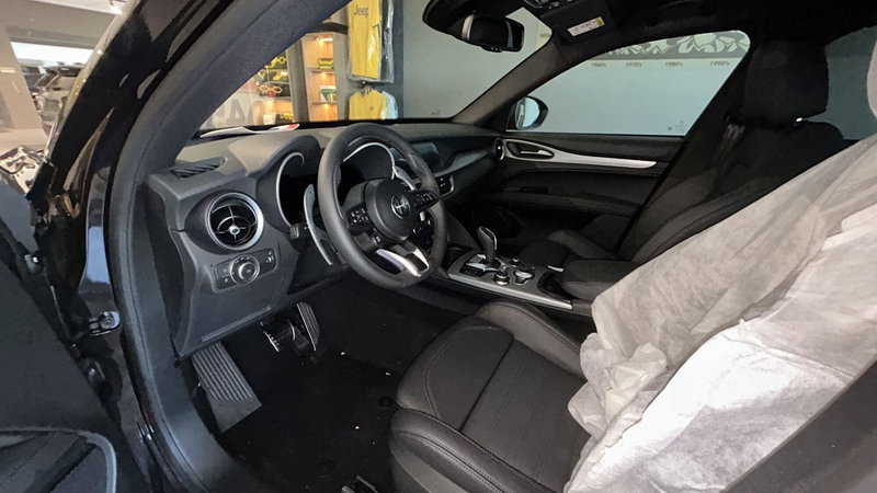 Alfa Romeo Stelvio nuova a Benevento (10)