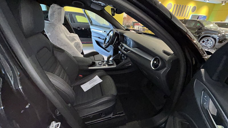 Alfa Romeo Stelvio nuova a Benevento (11)