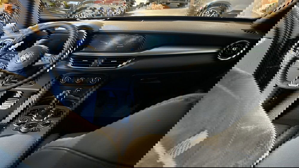 Alfa Romeo Stelvio nuova a Benevento (15)