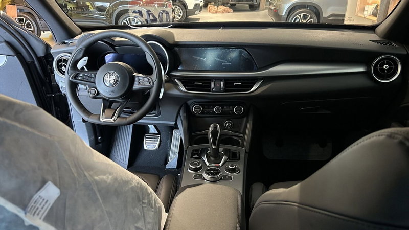 Alfa Romeo Stelvio nuova a Benevento (15)