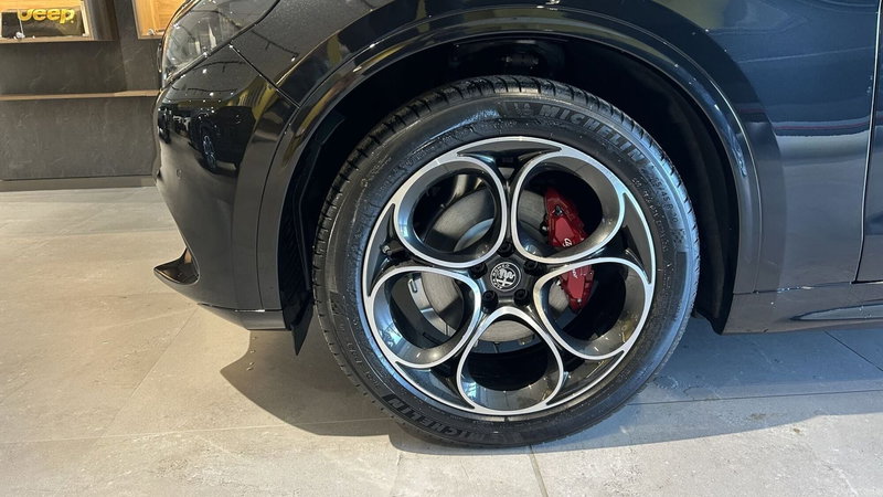 Alfa Romeo Stelvio nuova a Benevento (3)