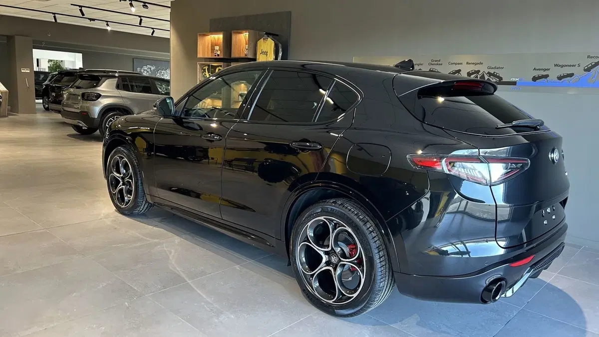 Alfa Romeo Stelvio nuova a Benevento (4)