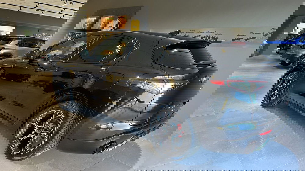 Alfa Romeo Stelvio nuova a Benevento (4)