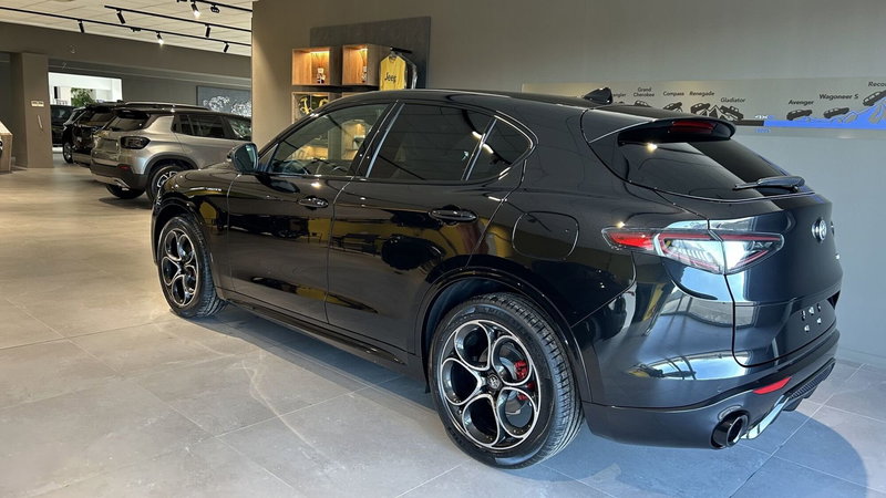 Alfa Romeo Stelvio nuova a Benevento (4)