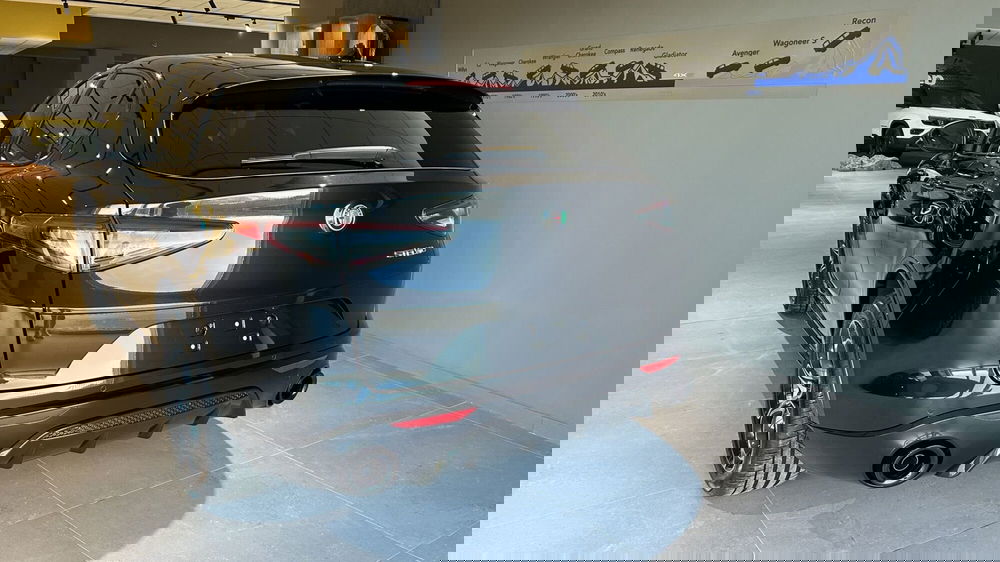 Alfa Romeo Stelvio nuova a Benevento (5)