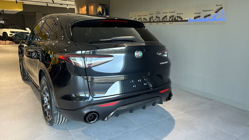 Alfa Romeo Stelvio nuova a Benevento (5)