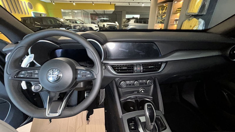 Alfa Romeo Stelvio nuova a Benevento (9)