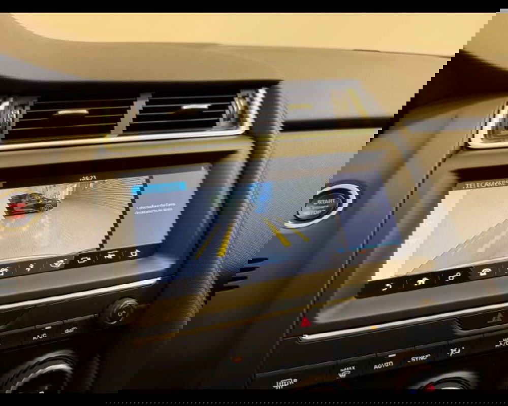 Jaguar E-Pace usata a Treviso (8)