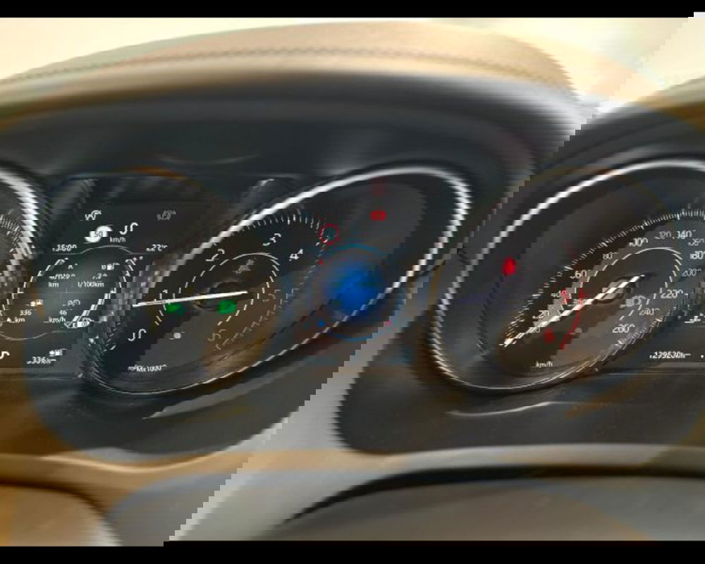 Jaguar E-Pace usata a Treviso (7)