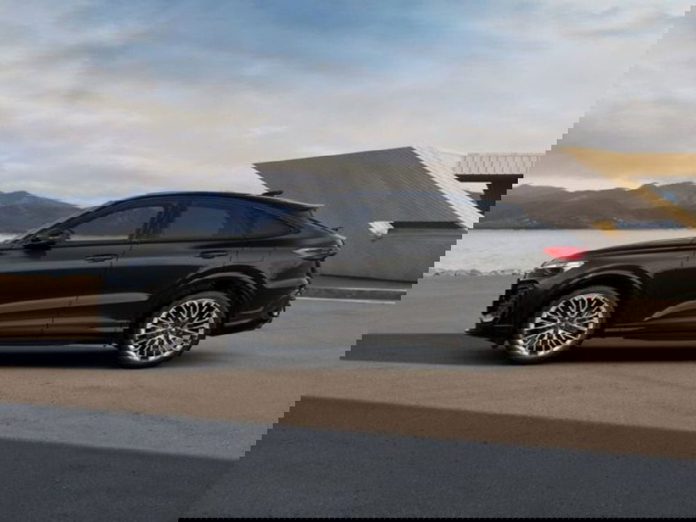 Audi Q5 Sportback nuova a Treviso (2)