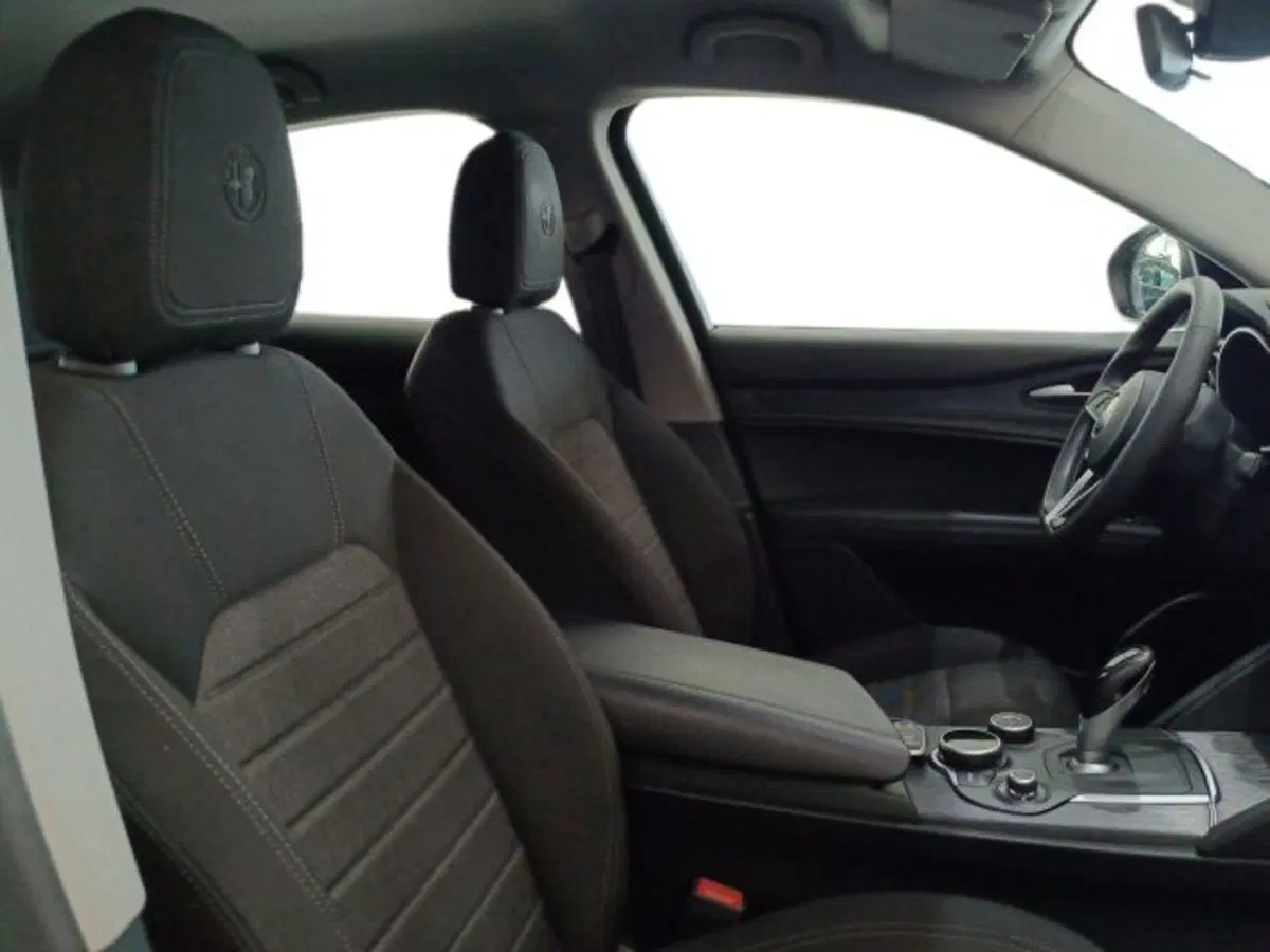 Alfa Romeo Stelvio usata a Catania (10)