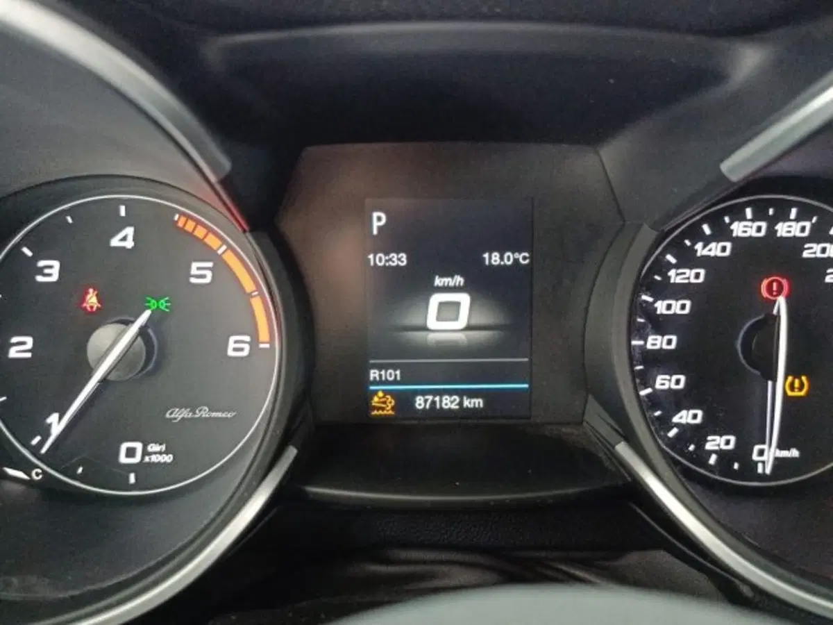 Alfa Romeo Stelvio usata a Catania (15)