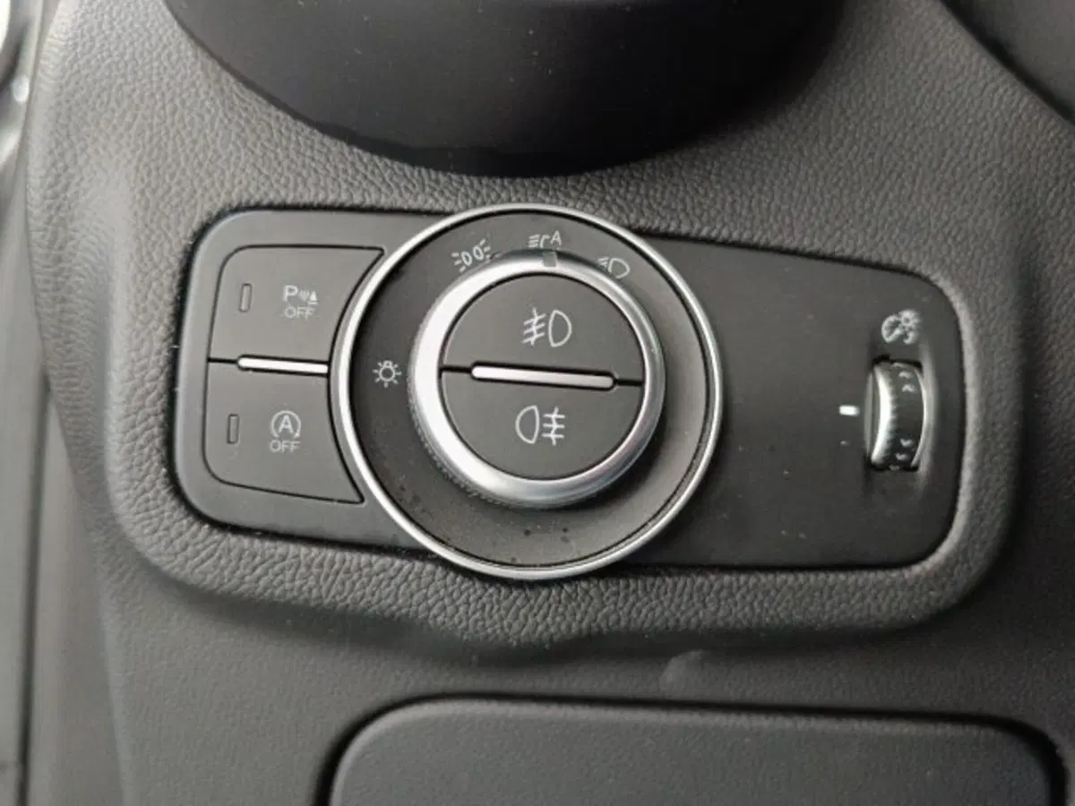 Alfa Romeo Stelvio usata a Catania (19)