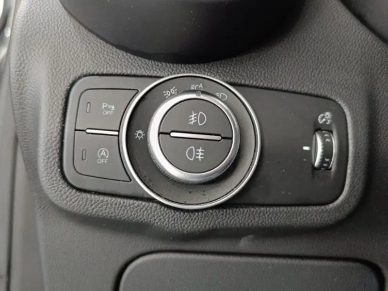 Alfa Romeo Stelvio usata a Catania (19)