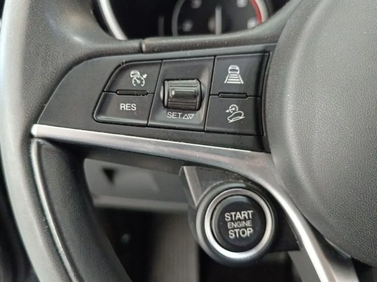 Alfa Romeo Stelvio usata a Catania (20)