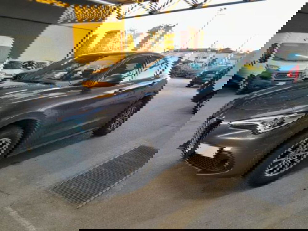 Alfa Romeo Stelvio usata a Catania (3)