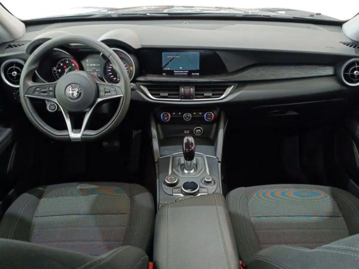 Alfa Romeo Stelvio usata a Catania (7)