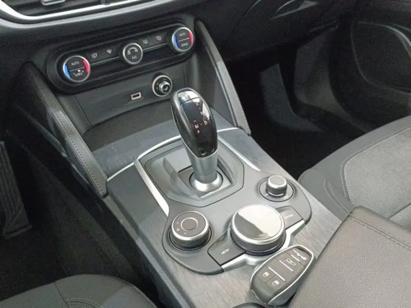 Alfa Romeo Stelvio usata a Catania (8)