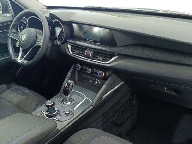 Alfa Romeo Stelvio usata a Catania (9)