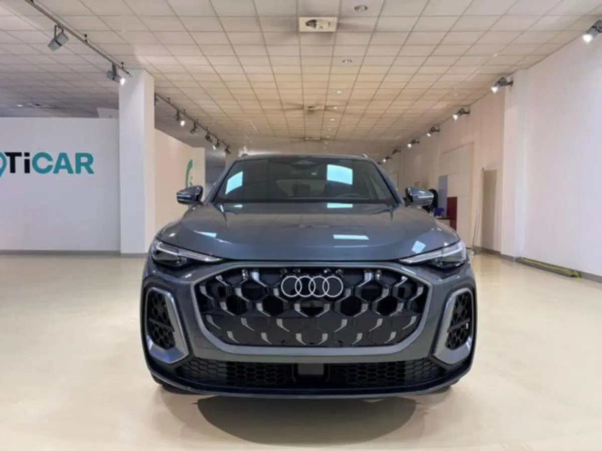 Audi Q5 Sportback nuova a Brescia (2)
