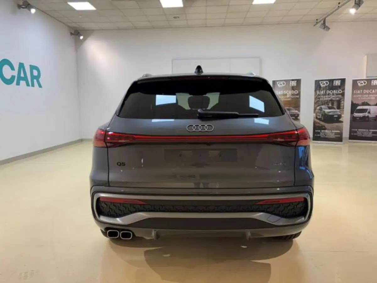 Audi Q5 Sportback nuova a Brescia (6)