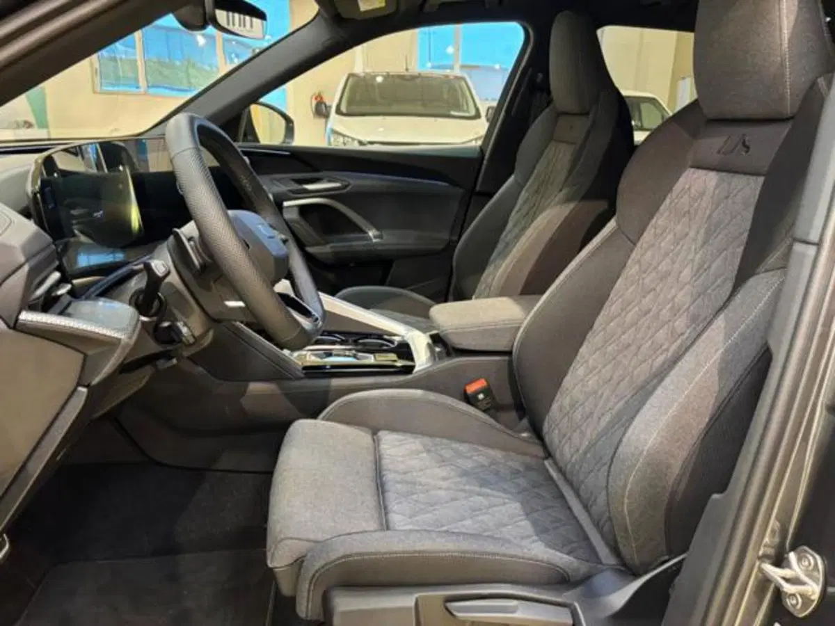 Audi Q5 Sportback nuova a Brescia (8)
