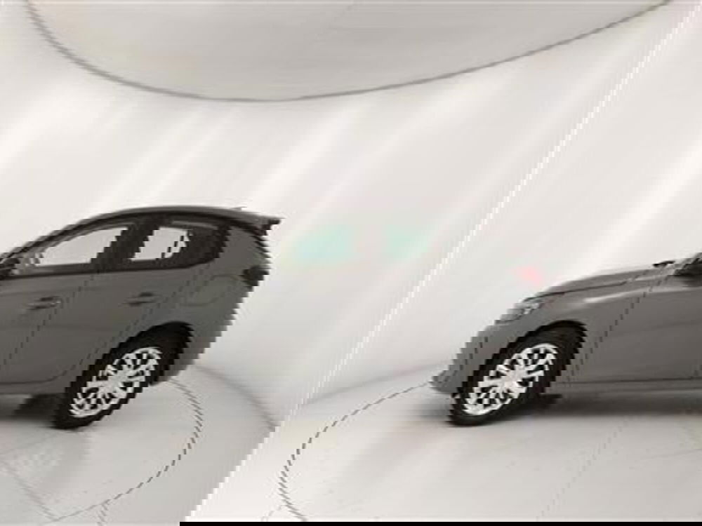 Opel Corsa nuova a Bari (3)