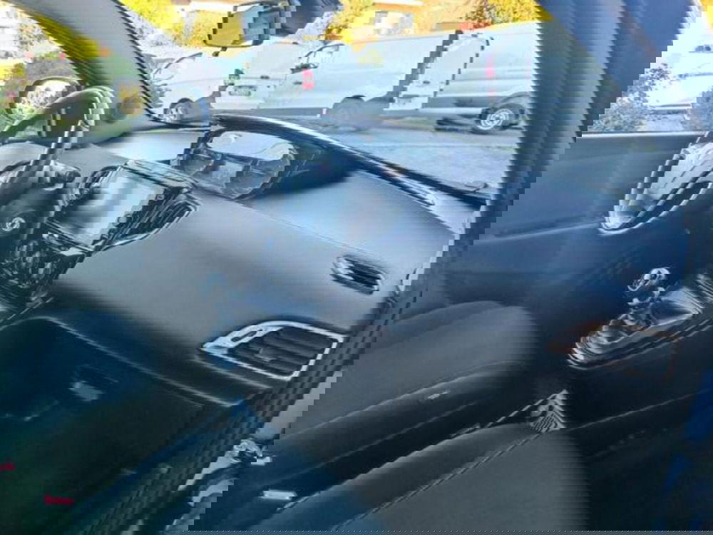 Lancia Ypsilon usata a Pisa (11)