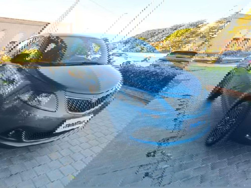 Lancia Ypsilon usata a Pisa (12)