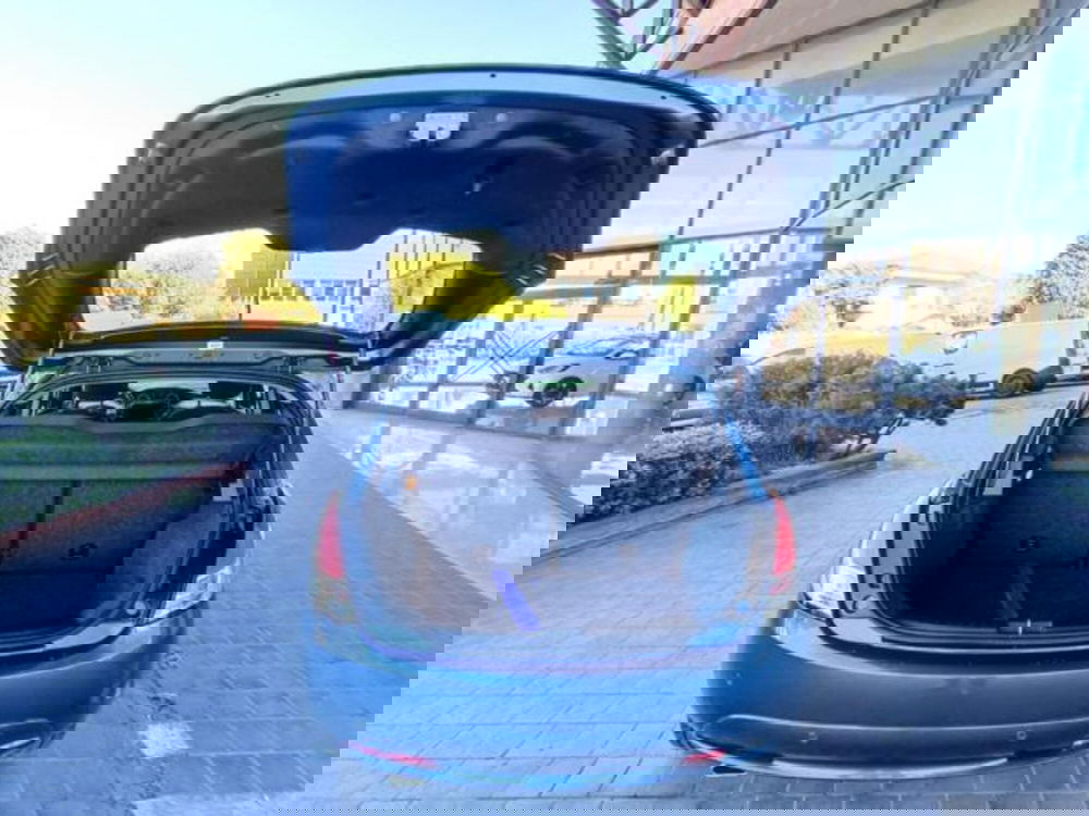 Lancia Ypsilon usata a Pisa (15)