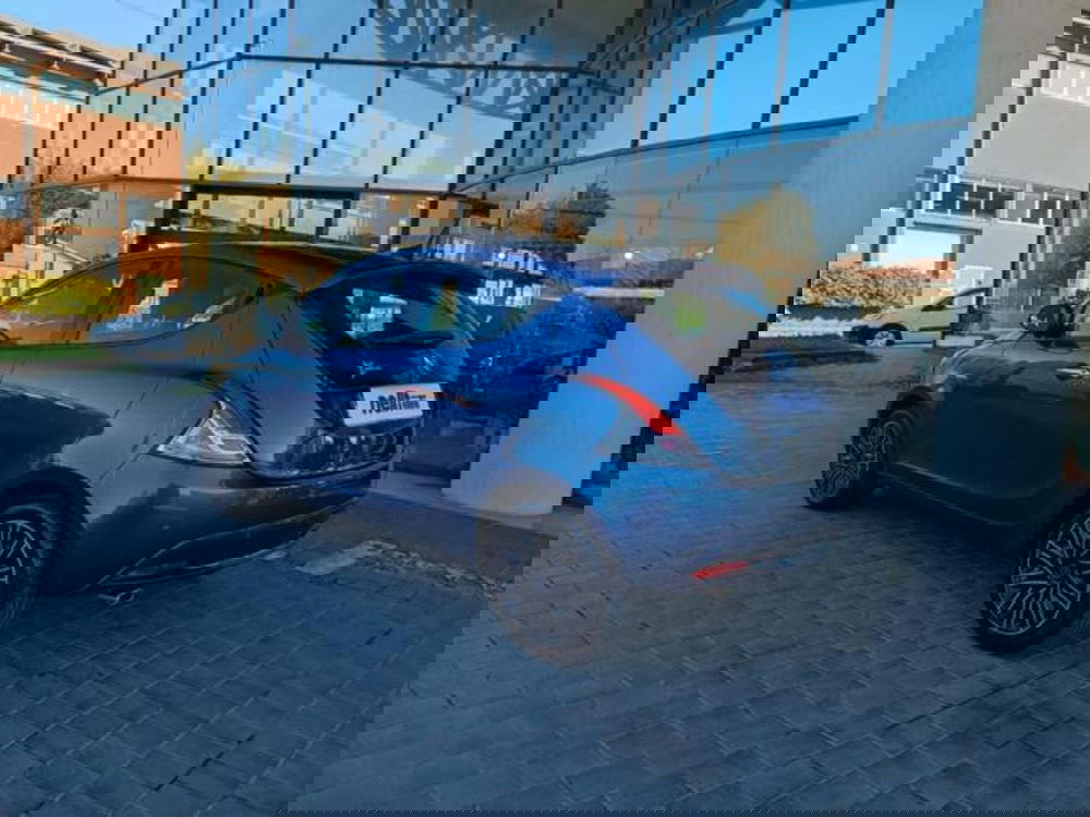 Lancia Ypsilon usata a Pisa (3)