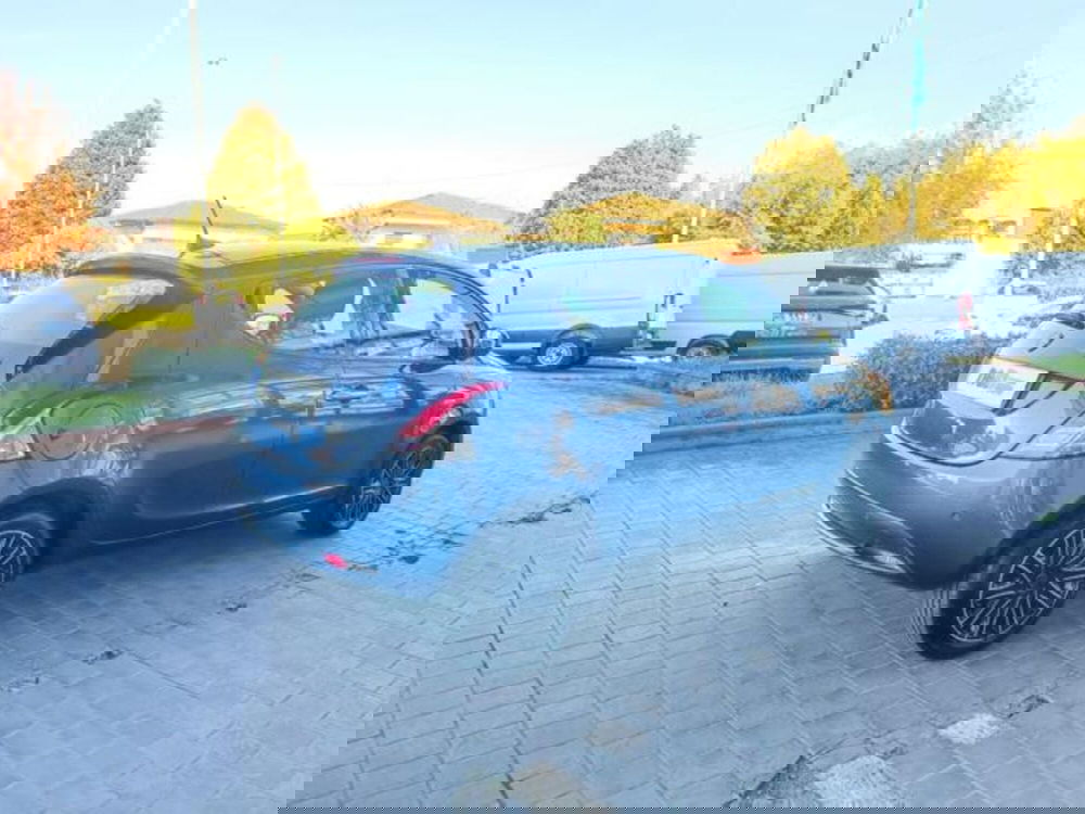 Lancia Ypsilon usata a Pisa (6)