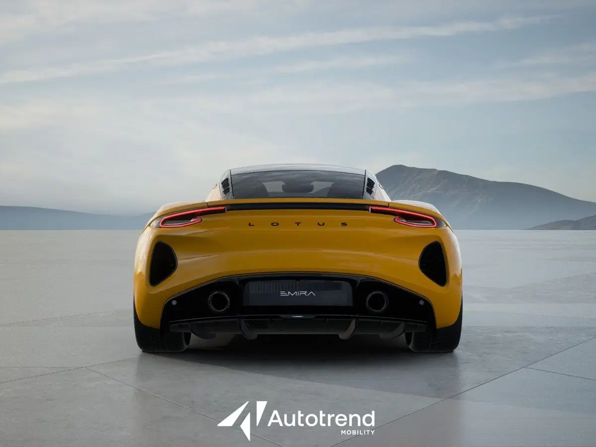 Lotus Emira nuova a Bari (10)